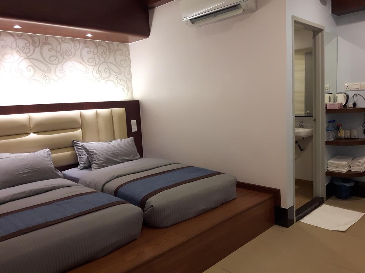 De Benz Inn ملقا المظهر الخارجي الصورة